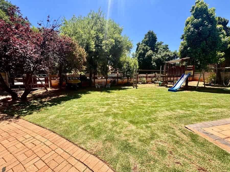 4 Bedroom Property for Sale in Flamwood North West